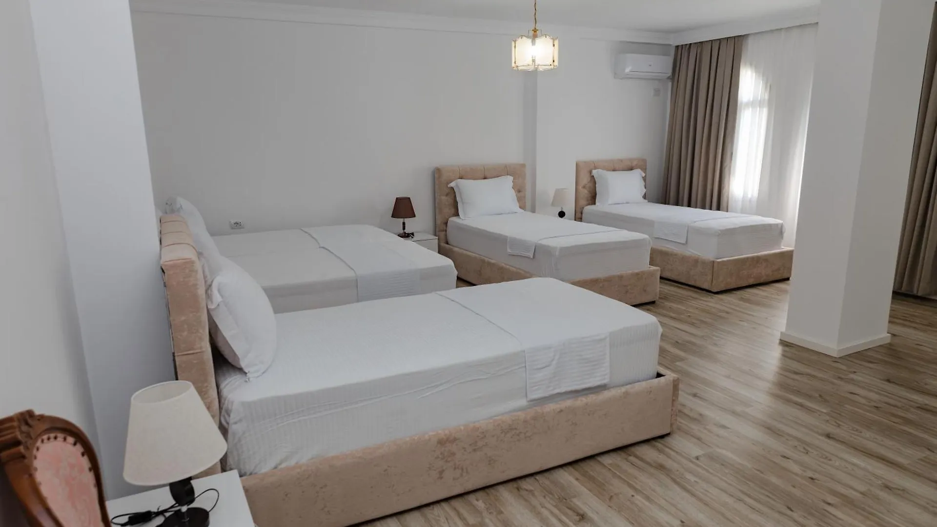 Riviera Hotel-City Center Vlorë